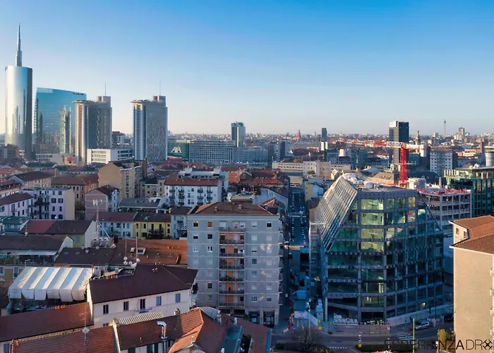Milano Isola - Bright 2-Room Apartment With Balcony